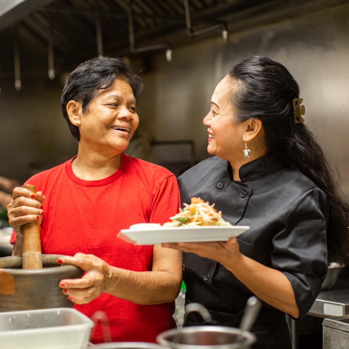 Thai Mama and Sasi business team